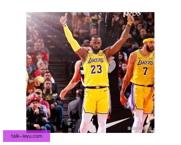 詹姆斯率湖人逆转勇士豪取五连胜引爆全场冲击季后赛席位再添关键胜利