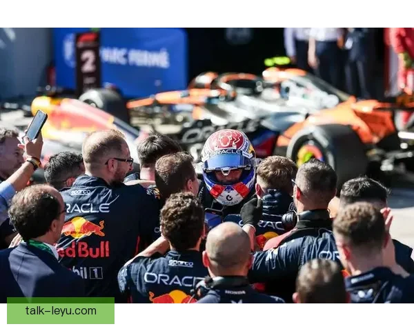 F1赛季最新动态：红牛车队连续获胜，梅赛德斯面临挑战