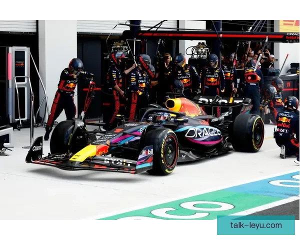 F1赛季最新动态揭秘车队竞争格局与顶尖车手表现