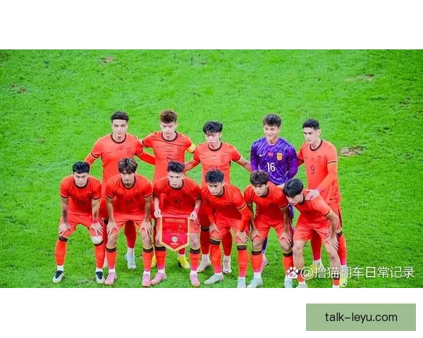 中国足球队迎战日韩强敌，备战亚洲杯决战之路再添变数